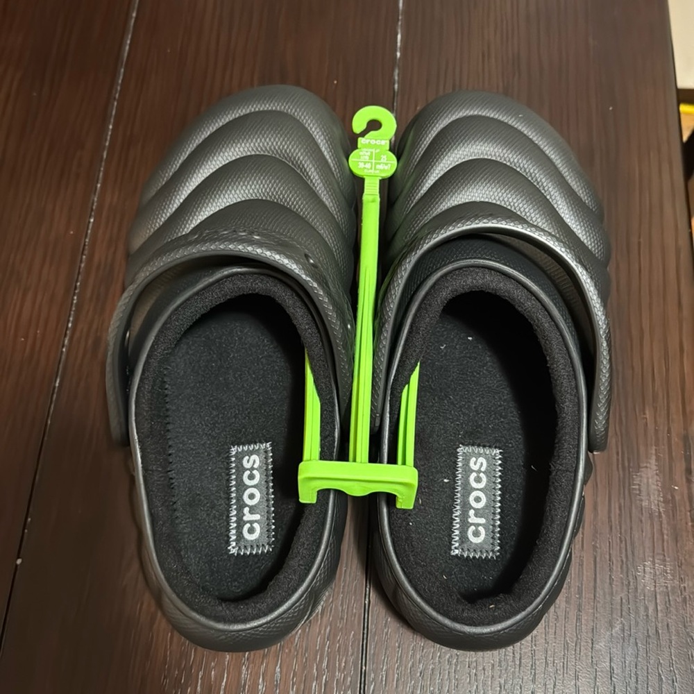 Crocs lined clogs